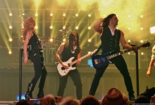 Kayla-Billy-and-Davis-Z-classic-rock-scene-NH112815.jpg